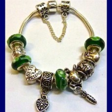 murano bracelet..Green.